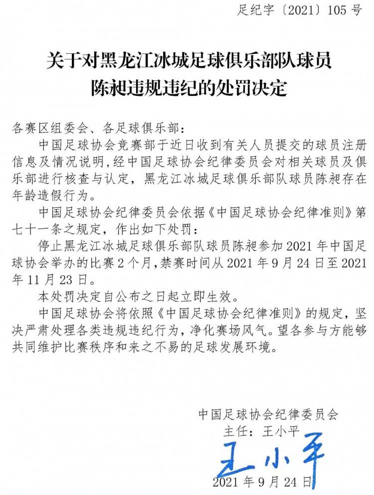 《号角暗码》以产生在江南新四军记念碑前的“碑前放鞭炮，空中响号角”的富于传奇色采的新闻进手，描述了一个在南京年夜搏斗中被日军杀戮怙恃而逃出魔窟的少年李小亮在新四戎行伍里成长为抗日小英雄的故事。